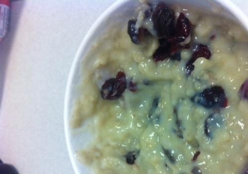 Hot oatmeal with fresh cranberries and raisins