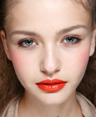 spring-2011-makeup-color-trends-coral-lipstick